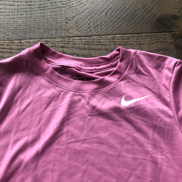 Nike Women’s XS Tee - Picture 2 of 4